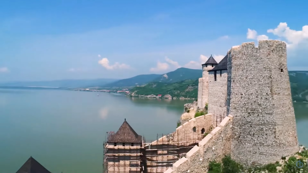 Golubačka tvrđava iznad Dunava kao jedna od najlepših stanica za izlete po Srbiji